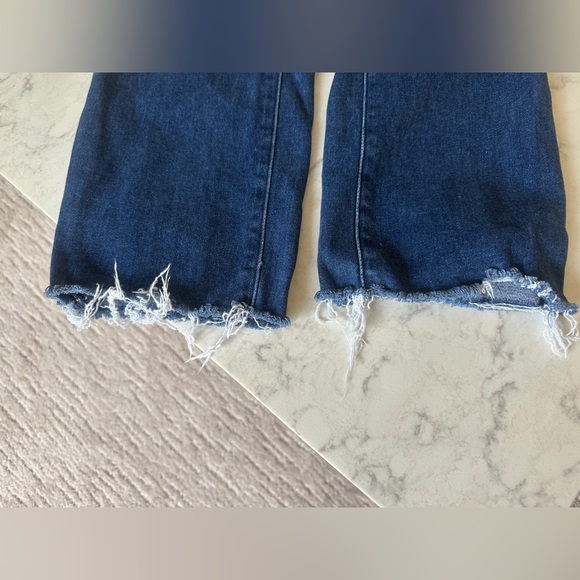 PAIGE Amber Mid Rise Straight Leg in Aegean Distressed - 30 - Picture 7 of 13